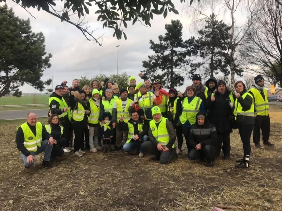 Photo d’archives montrant un groupe de Gilets jaunes lors d’une mobilisation passée