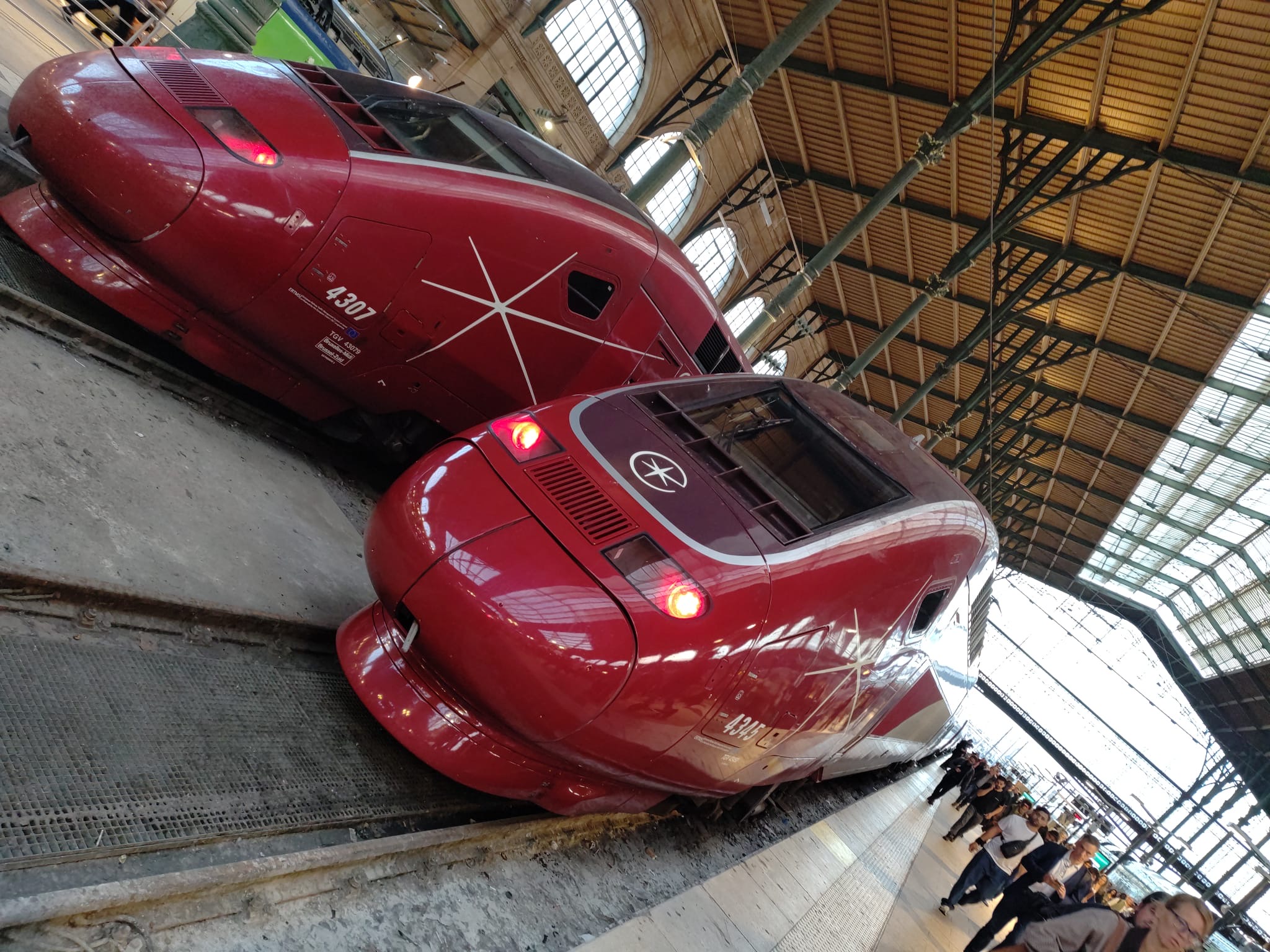 Deux rames Eurostar en gare de Paris-Nord